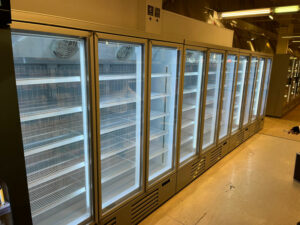 Linéaire de vitrines réfrigérée avec porte libre service pour supermarché
