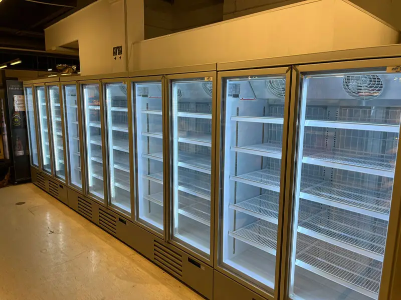 Linéaire de vitrines réfrigérée avec porte libre service pour supermarché