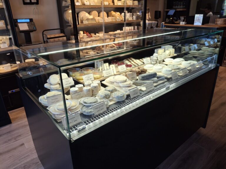 vitrine fromage rose